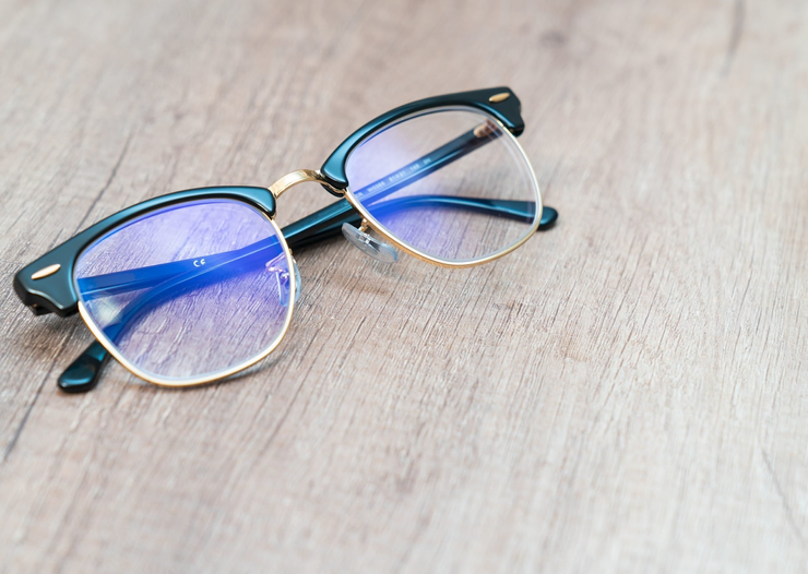 Blue light filtering glasses
